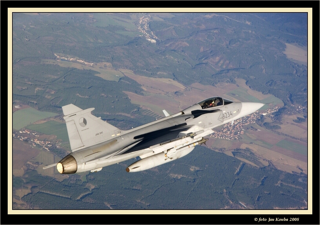 JAS 39 GRIPEN 64.jpg