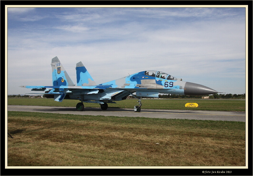 CIAF 2013 Sukhoi Su-27 01