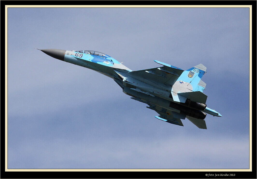CIAF 2013 Sukhoi Su-27 11