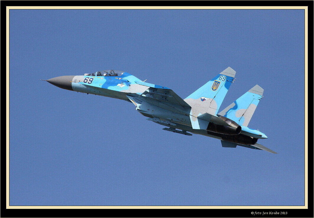 CIAF 2013 Sukhoi Su-27 12