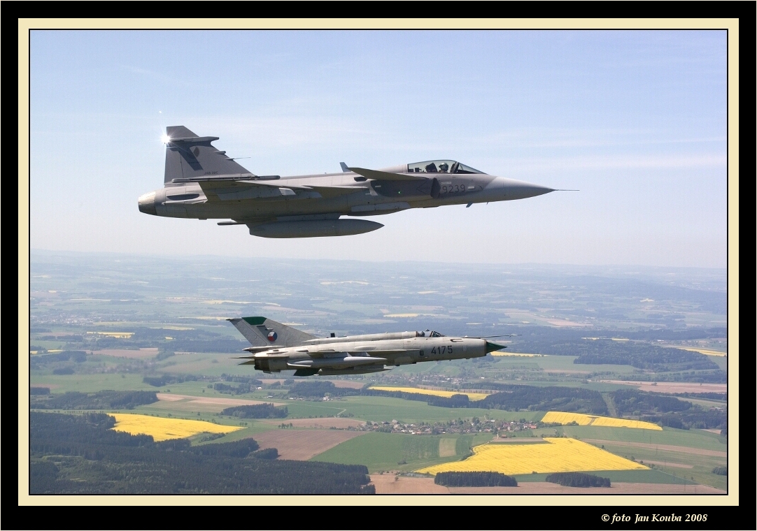 JAS 39 GRIPEN 37.jpg